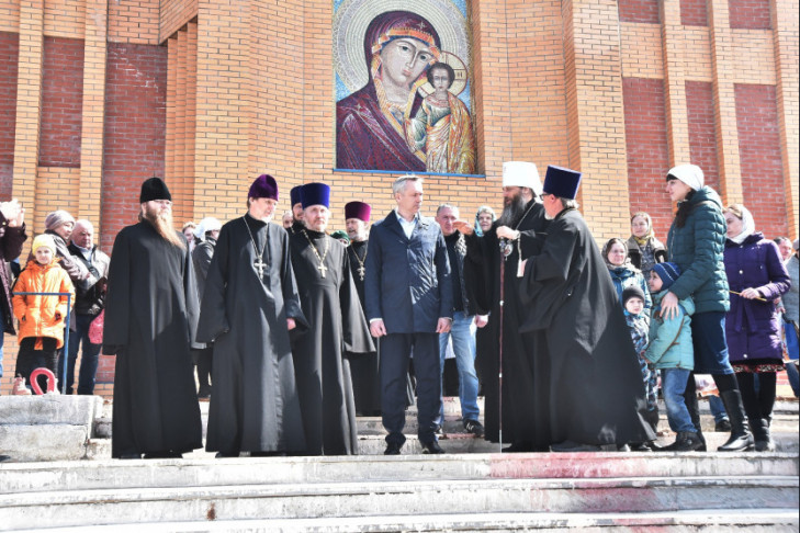 Губернатор Андрей Травников и митрополит Никодим посетили храмы Новосибирской Епархии