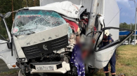 На Бердском шоссе водитель КАМАЗа врезался в столб