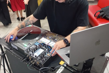 Под Новосибирском главу сельсовета избили за скучный плейлист на дискотеке