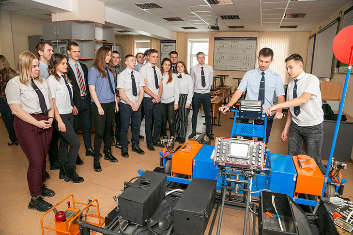 Андрей Травников поручил провести в регионе конкурс лучших практик наставничества