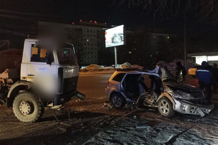 Водитель Тойоты погиб в смертельном ДТП с грузовиком в Ленинском районе