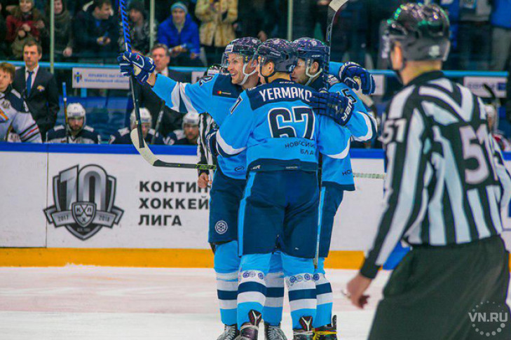 «Сибирь» победила «Металлург», но все еще на дне таблицы КХЛ