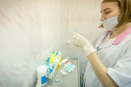 Пациентов с кожными заболеваниями призвал вакцинировать врач в Новосибирске