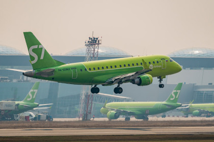 Развернулся в воздухе из-за неполадок самолет S7 над Новосибирском