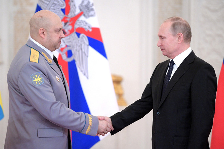 Путин поздравил с днем рождения командующего СВО Суровикина из Новосибирска