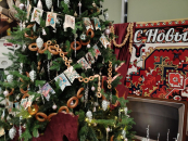 Трендом в новогодних украшениях в Новосибирске стала ностальгия