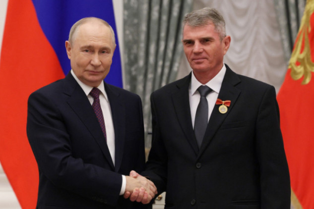 Владимир Путин наградил учителей героев СВО из Новосибирской области