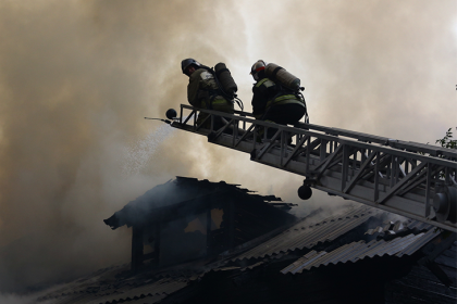 Двенадцать детей эвакуировали на пожаре в Калининском районе Новосибирска