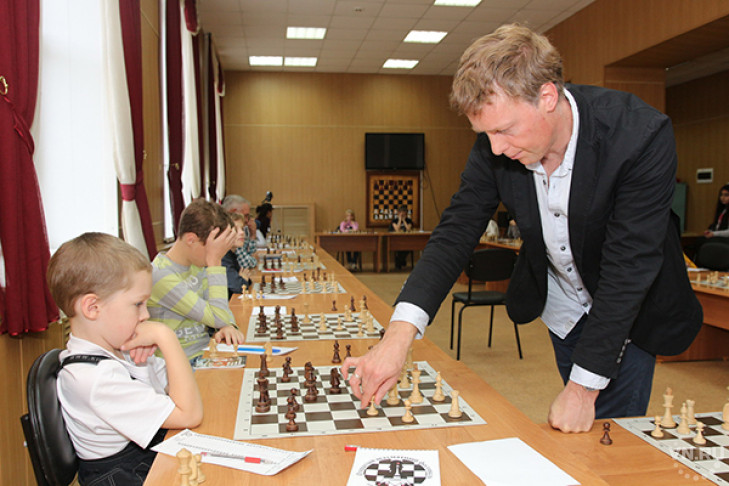 День гроссмейстерских сеансов состоялся на суперфиналах чемпионатов России 