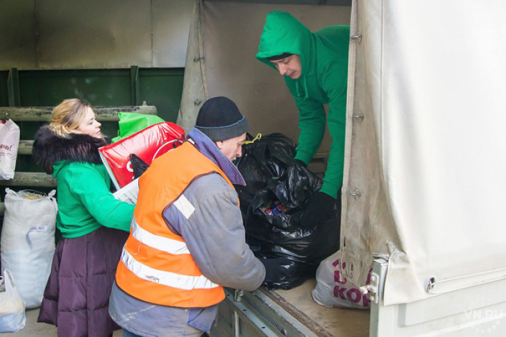 Сотрудники «СИБЭКО» передали более тонны вещей для бездомных животных