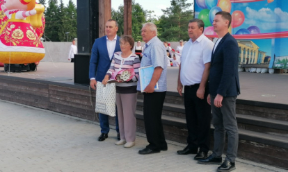 Спасибо за любовь и верность: семьи Куйбышевского района поздравили с Днём семьи (фото)