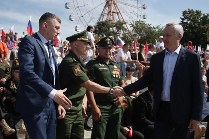 Андрей Травников поздравил новосибирцев с Днем флага-2025