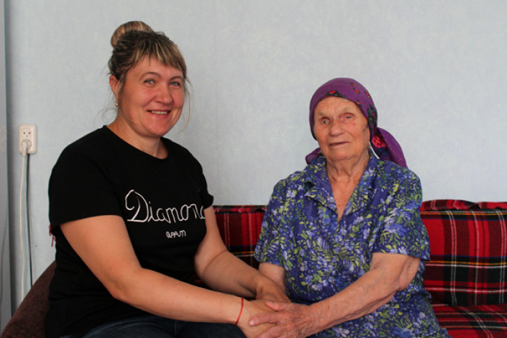 За десятью бабушками и дедушками ухаживает жительница Ордынского района