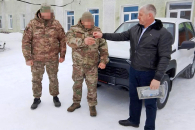 Фермер из Татарского округа вручил автомобиль бойцам спецоперации