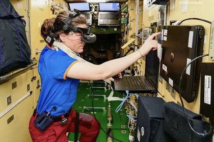 Космонавт из Новосибирска Анна Кикина испытала VR-очки на орбите Земли