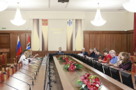 Депутаты Заксобрания: учрежден знак отличия «За милосердие, добровольчество и благотворительность»