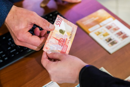 Курьеры из Новосибирска собрали в кассу мошенников более 21 млн у 29 пенсионеров