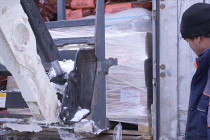 Сельский зоопарк в ДНР получил 20 тонн гуманитарной помощи из Новосибирска