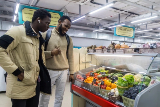 Социальная ярмарка открылась на «Студенческой»: цены удивили новосибирцев