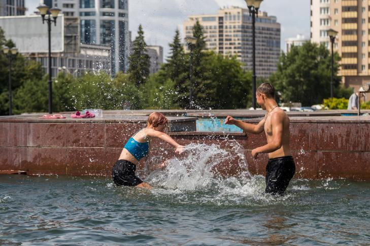 Аквариумные рыбки завелись в фонтане Новосибирска