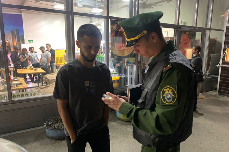 В Новосибирске продавец Ленинского рынка выдала прячущихся мигрантов