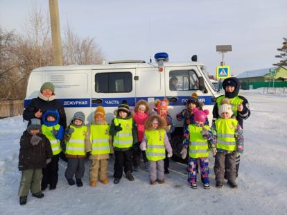 Юные воспитанники детского сада написали и вручили автомобилистам трогательные письма