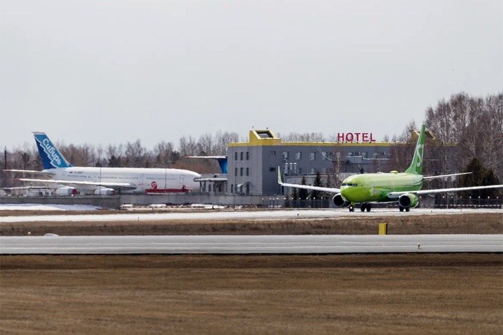 Экстренно севший в Новосибирске Boeing-737 отстранили от полетов