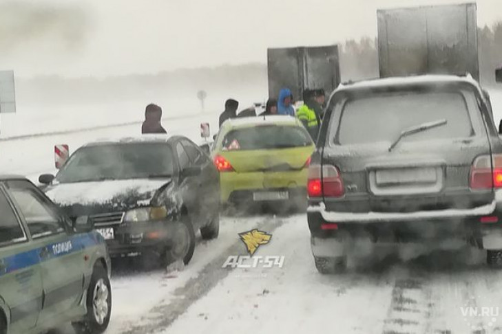 Авария из шести автомобилей случилась под Новосибирском