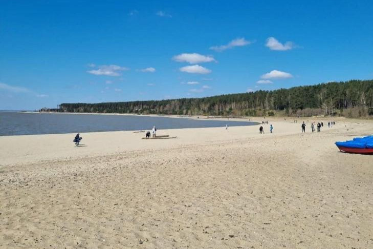 Новосибирцы собрали 3,5 тонны мусора с пляжа Академгородка