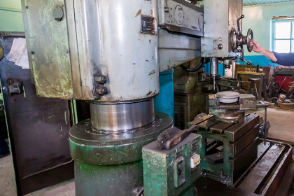 В Новосибирской области руку мужчины затянуло в токарный станок