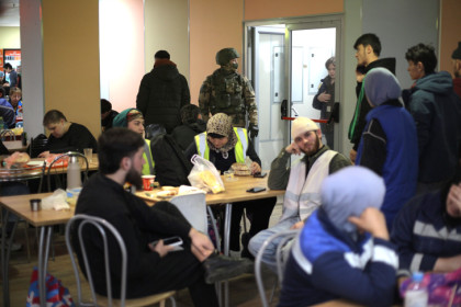 Двух жителей Новосибирска лишили гражданства за легализацию мигрантов