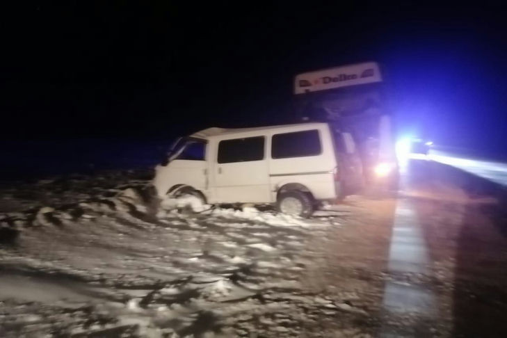 Водитель микроавтобуса погиб в ДТП с фурой на трассе под Новосибирском