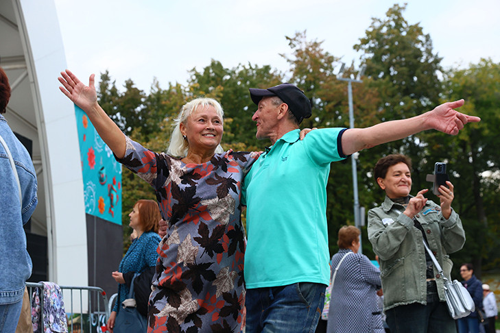 В Новосибирске партия «Новые люди» провела уникальный фестиваль для людей старшего возраста «Жить по-новому»