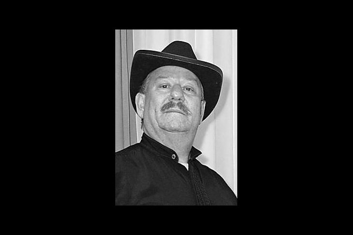 Заслуженный артист России Юрий Чекмарев скончался в Новосибирске