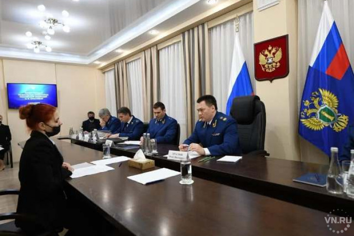 Личный прием граждан провел в Новосибирске генпрокурор Игорь Краснов