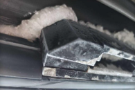 В поезде «Новосибирск — Новокузнецк» щели в окнах заделали монтажной пеной