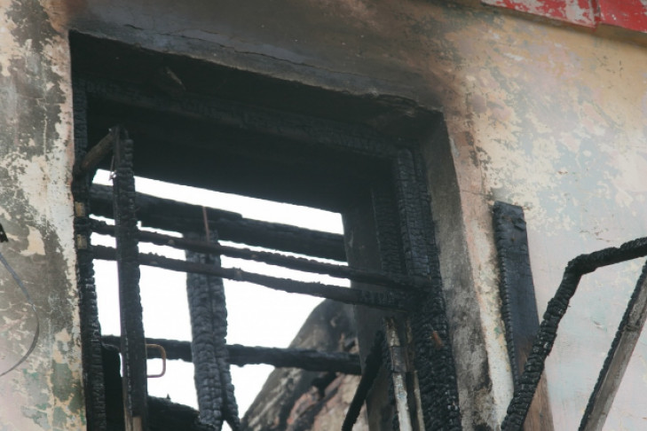 Пожарные тушат магазин на Толмачевском шоссе