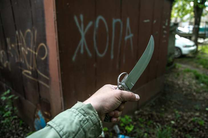 В Новосибирске участнику массовой драки вонзили нож в затылок