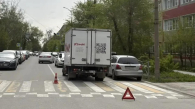 В Новосибирске грузовик сбил двух детей на пешеходном переходе