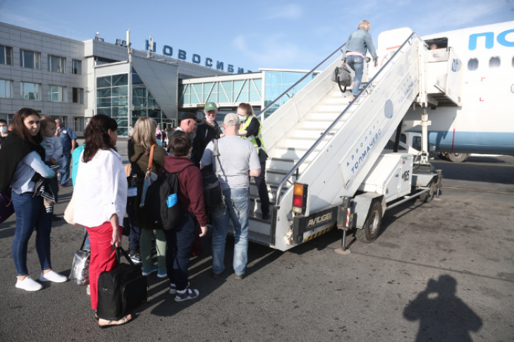 Самолет из Уфы экстренно сел в Новосибирске