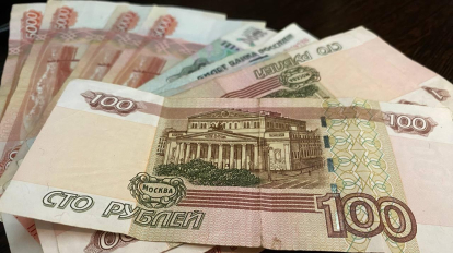 В половине случаев жертвы отдают деньги мошенникам наличными, заявили эксперты