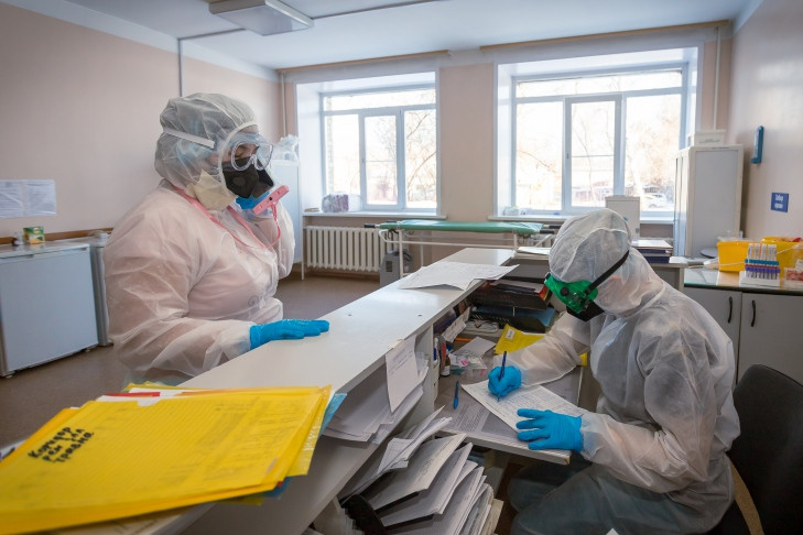 Всплеск ОРВИ и гриппа в Новосибирске объяснил инфекционист Поздняков