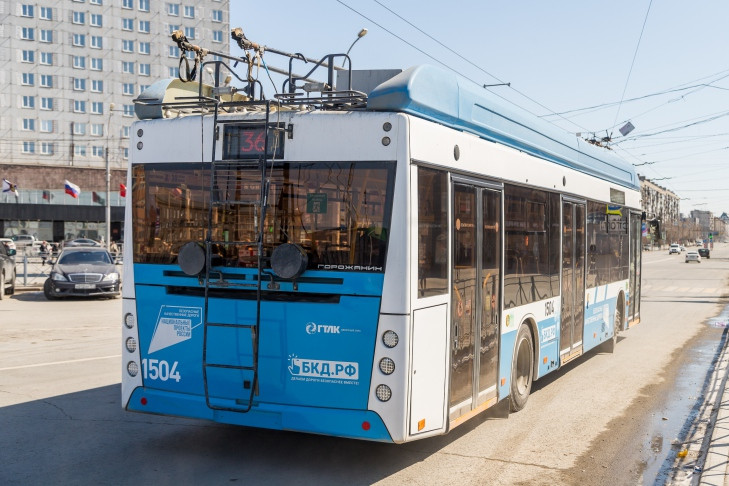 Парк автобусов и троллейбусов обновят в Новосибирске за два года – Андрей Травников