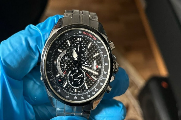 Грузчик аэропорта Новосибирска попался на серийных кражах из багажа пассажиров