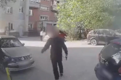 В Новосибирске мужчина устроил стрельбу из пистолета средь бела дня
