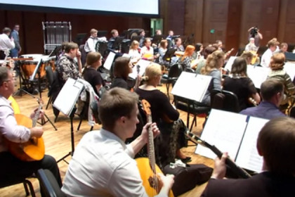 Четыре тысячи произведений исполняет на русских инструментах оркестр Гусева