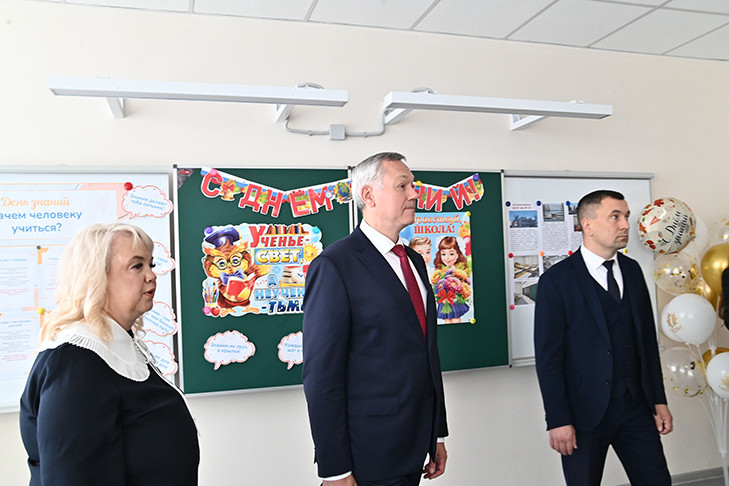 Андрей Травников поздравил школьников и студентов с Днём знаний