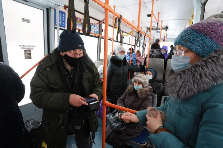 Тысячи новосибирцев подцепили COVID-19 в метро и автобусах