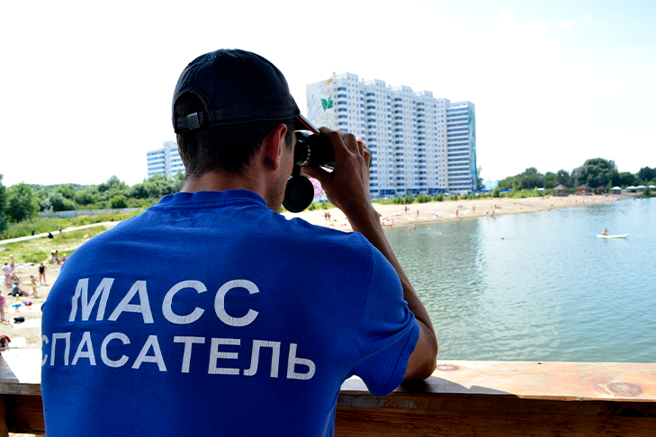 Правила поведения на воде в жару напомнили новосибирские спасатели