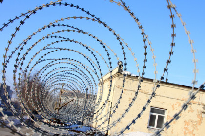 Лидер скинхедов осужден за призывы к терактам в военкоматах Новосибирска